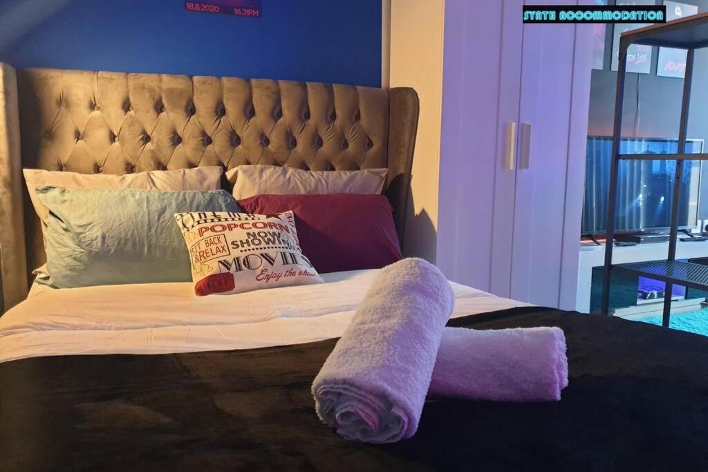 80S Retro 1Bed Studio Serviced Apartment Canary Wharf Perfect For Solo & Couple Travellers Londres Exterior foto