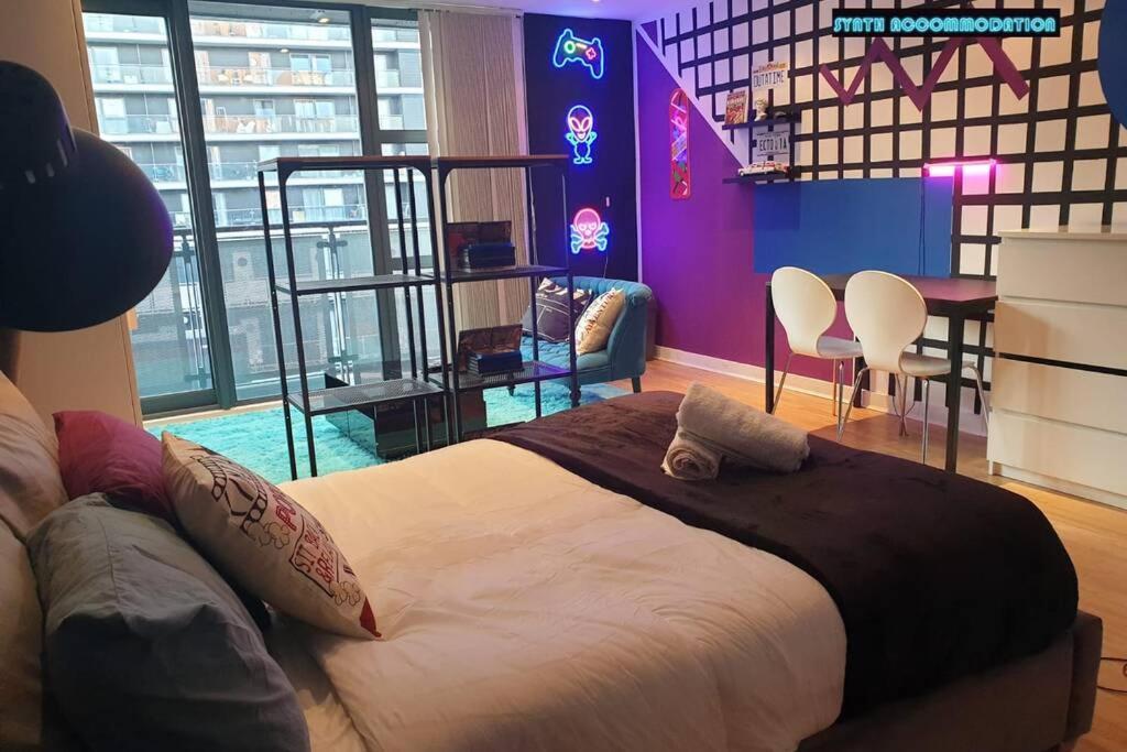 80S Retro 1Bed Studio Serviced Apartment Canary Wharf Perfect For Solo & Couple Travellers Londres Exterior foto