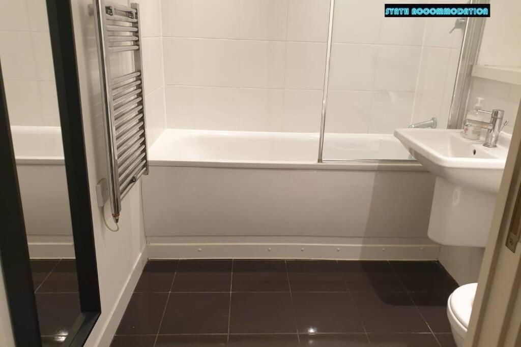 80S Retro 1Bed Studio Serviced Apartment Canary Wharf Perfect For Solo & Couple Travellers Londres Exterior foto
